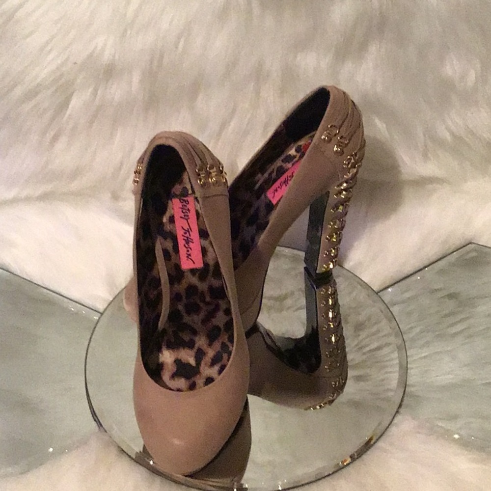 💋BETSEY JOHNSON SUEDE HEELS 💋